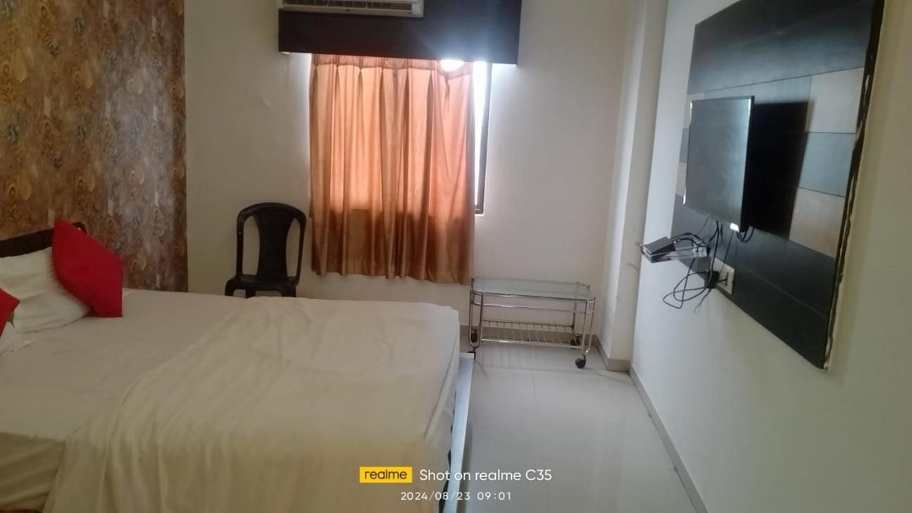 Hotel Paradise -Ahmedabad Eksteriør billede