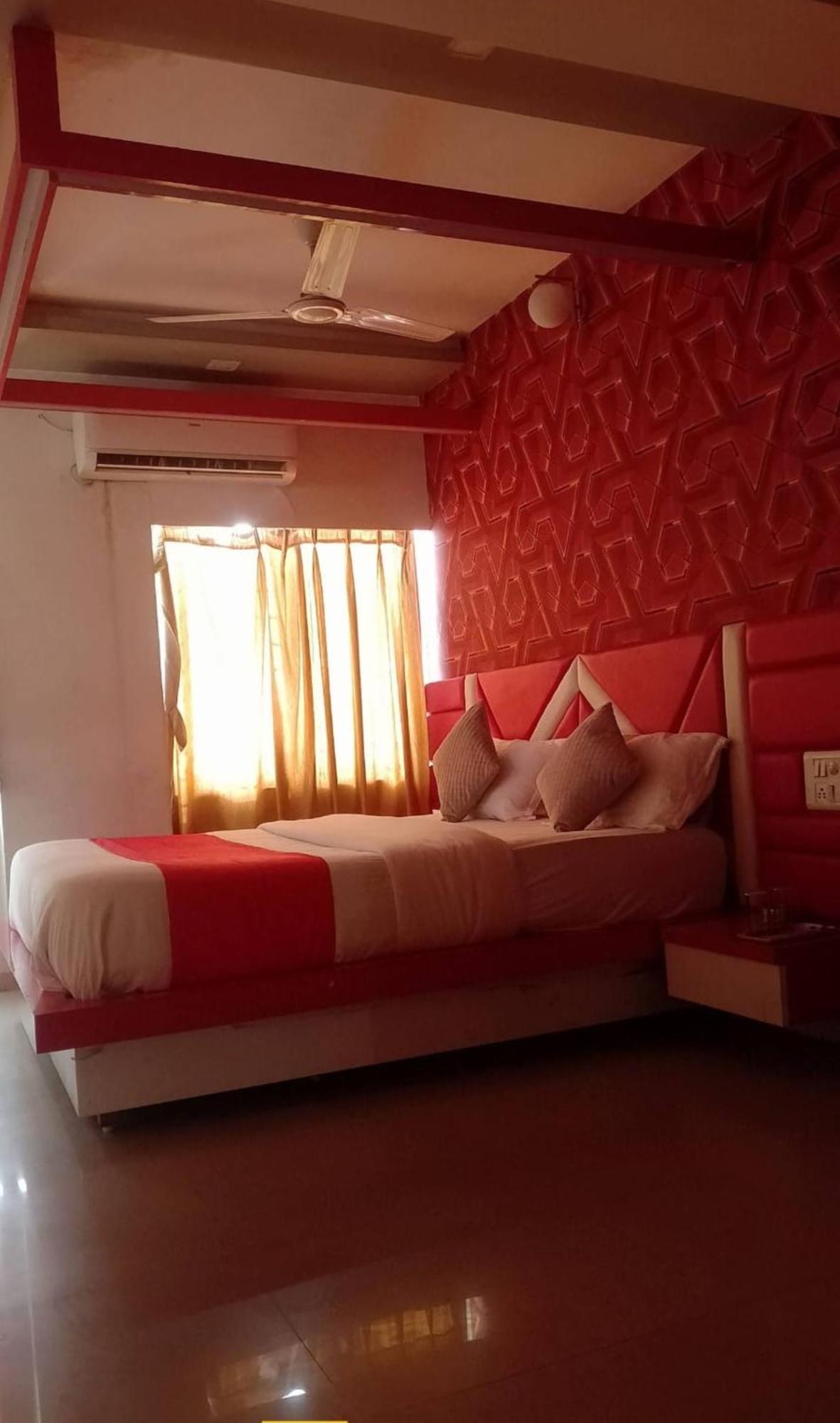 Hotel Paradise -Ahmedabad Eksteriør billede